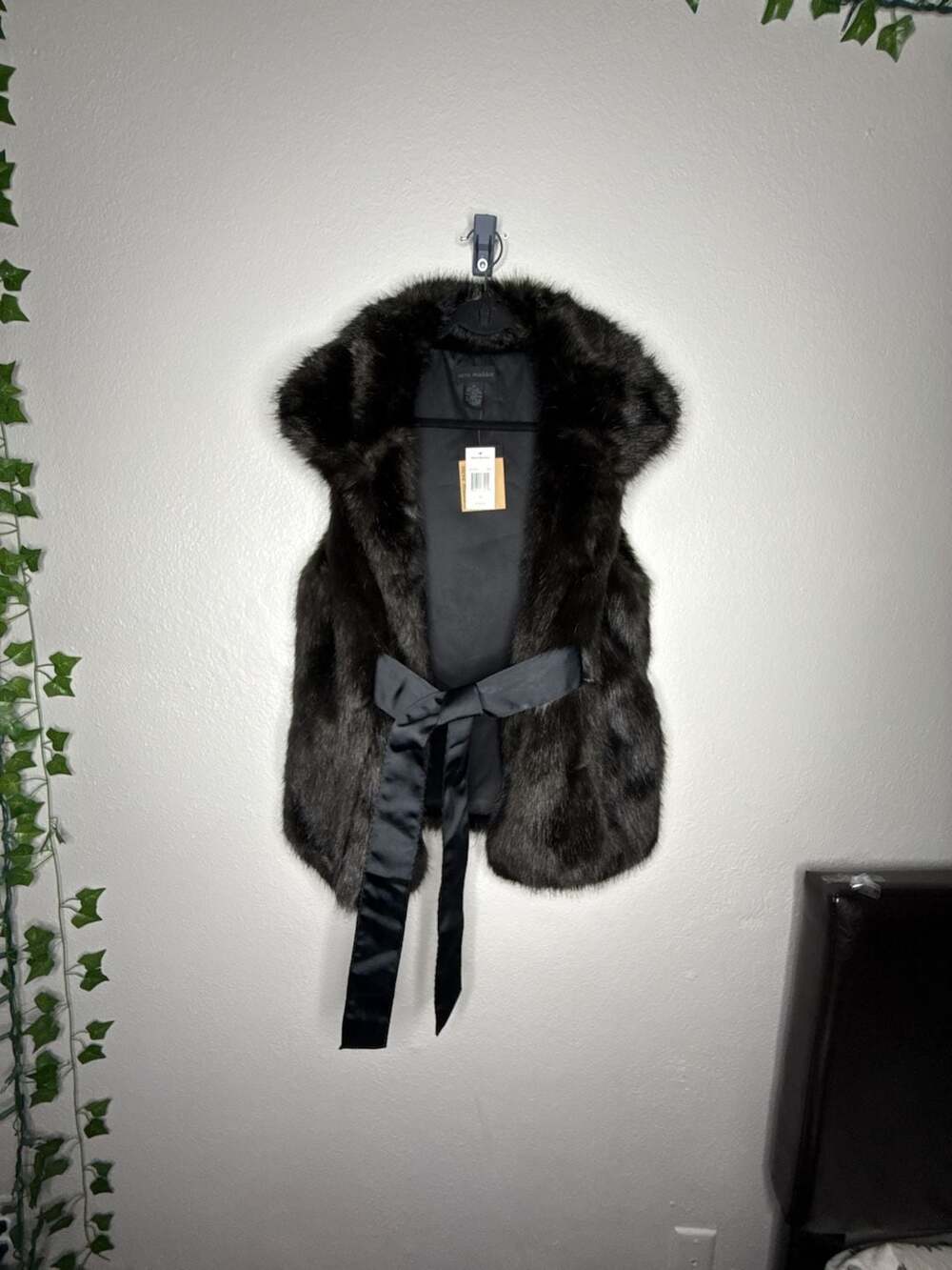 Steve Madden Women's Black Faux Fur Vest With Satin Tie Belt Size M NWT